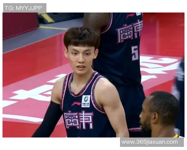 徐杰在CBA全明星技巧赛中连过两关成功夺冠展现出色球技